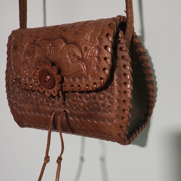 Handcrafted Brown Leather Crossbody Bag - Picture 2 of 16